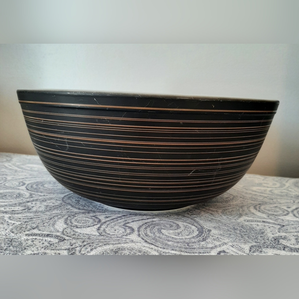 RARE Pyrex Vintage 4qt large Terra Pyrex Mixing Bowl Black with gold pin…